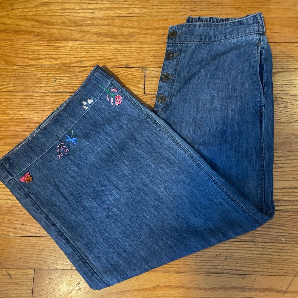 LC Lauren Conrad Blue Denim Gaucho with Floral Embroidery XS. Wide Leg